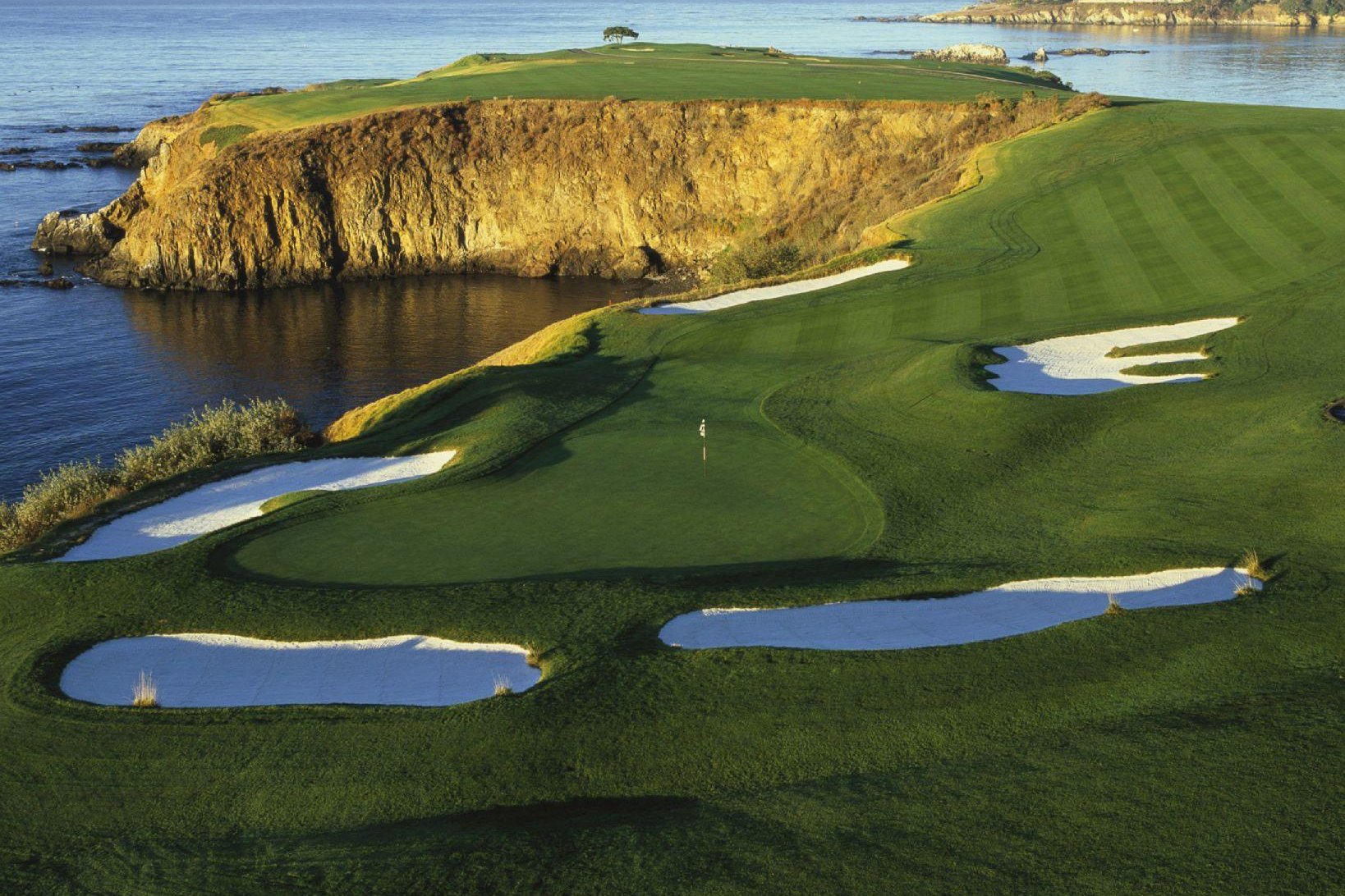 Green junto al mar en Pebble Beach Golf Links