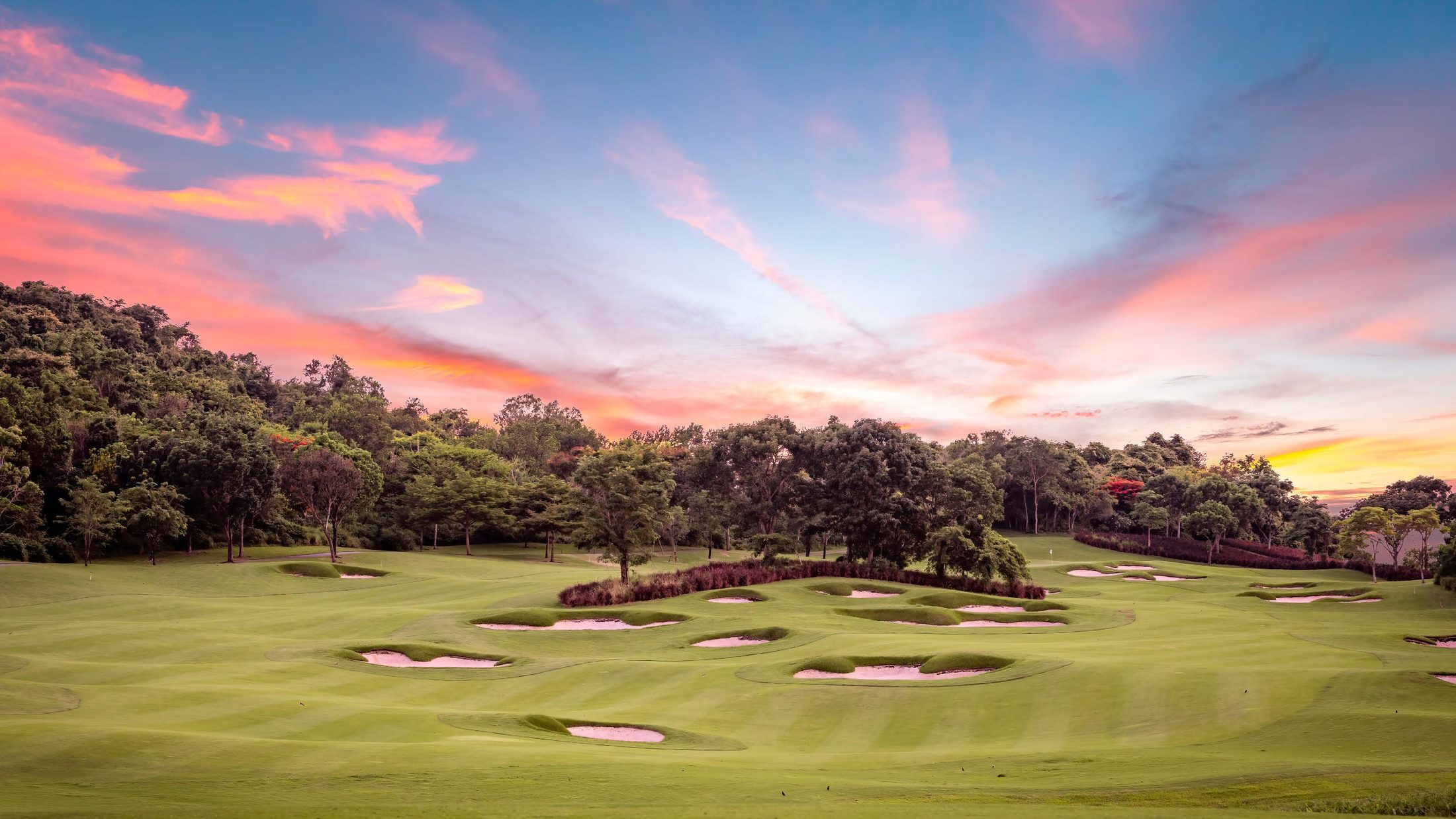 Campo de golf al atardecer
